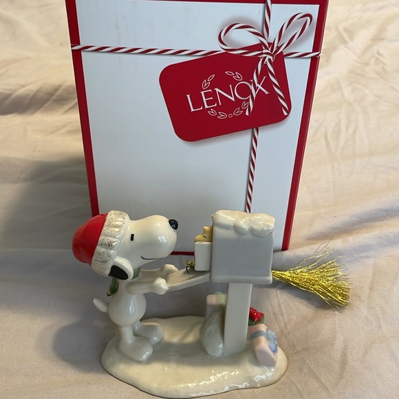 Lenox Peanuts Snoopy's Letter To Santa Ornament - Picture 3 of 6